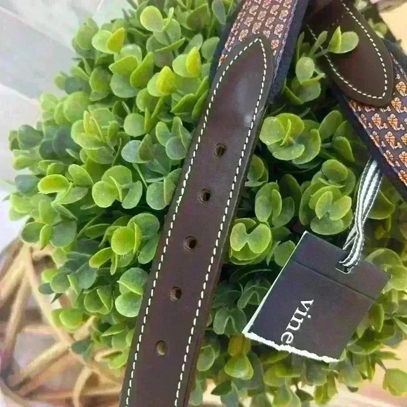 Men's vineyard vines basketball belt. Size 26 new with tags. - Picture 2 of 4